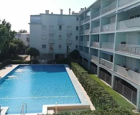 Front De Et Grande Piscine Pour Un Chic Et Cosy, En A En Roussillon, A 10 Minutes De Perpignan Apartman *