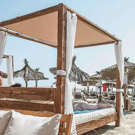Front De Et Grande Piscine Pour Un Chic Et Cosy, En A En Roussillon, A 10 Minutes De Perpignan Apartman Canet-en-Roussillon