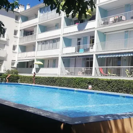 Front De Mer: Chic Seaside With Pool In *