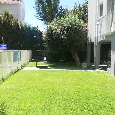 Apartment Front De Mer: Chic Seaside With Pool In