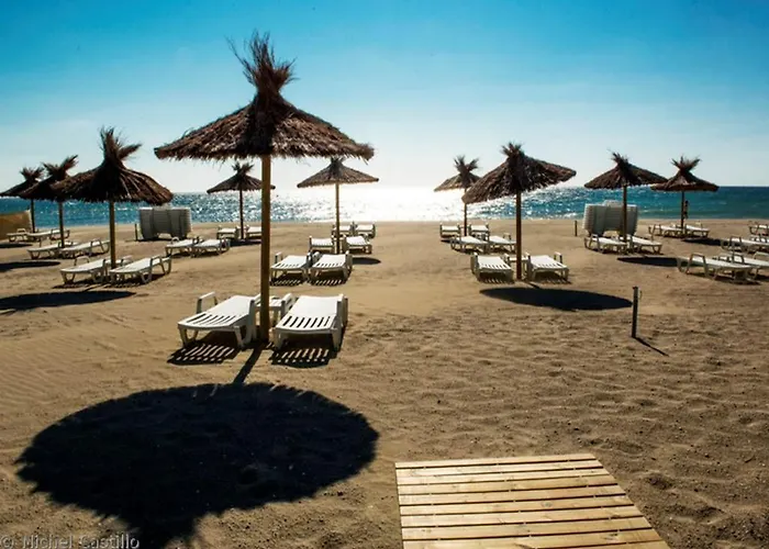 Front De Et Grande Piscine Pour Un Chic Et Cosy, En A En Roussillon, A 10 Minutes De Perpignan Lejlighed